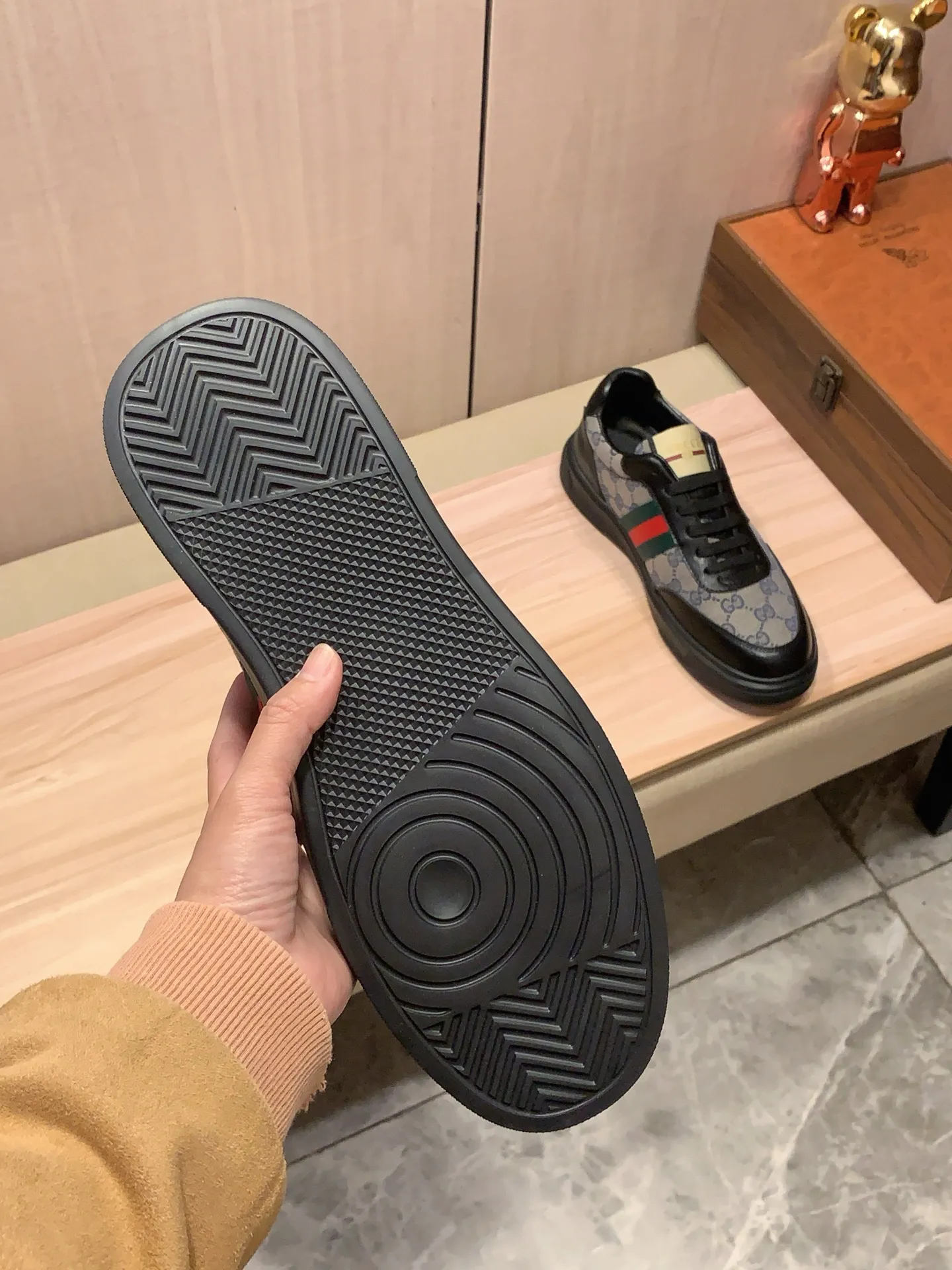 Men's Men's Shoes💰420💰💰🎩🎩[Lightning][Lightning] "Gucci*" The latest and most popular casual shoes, top brand [seduce] luxury ~ purchasing agency, top ~ quality. [Strong] The upper is made of imported breathable cowhide with material ➕ breathable sheepskin feet (•) and fine workmanship. The original stylish and stylish soft rubber wear-resistant and non-slip outsole is light and comfortable on the feet. The real thing looks better when photographed in person. 111: code: 38-44, 3️⃣ colors selected